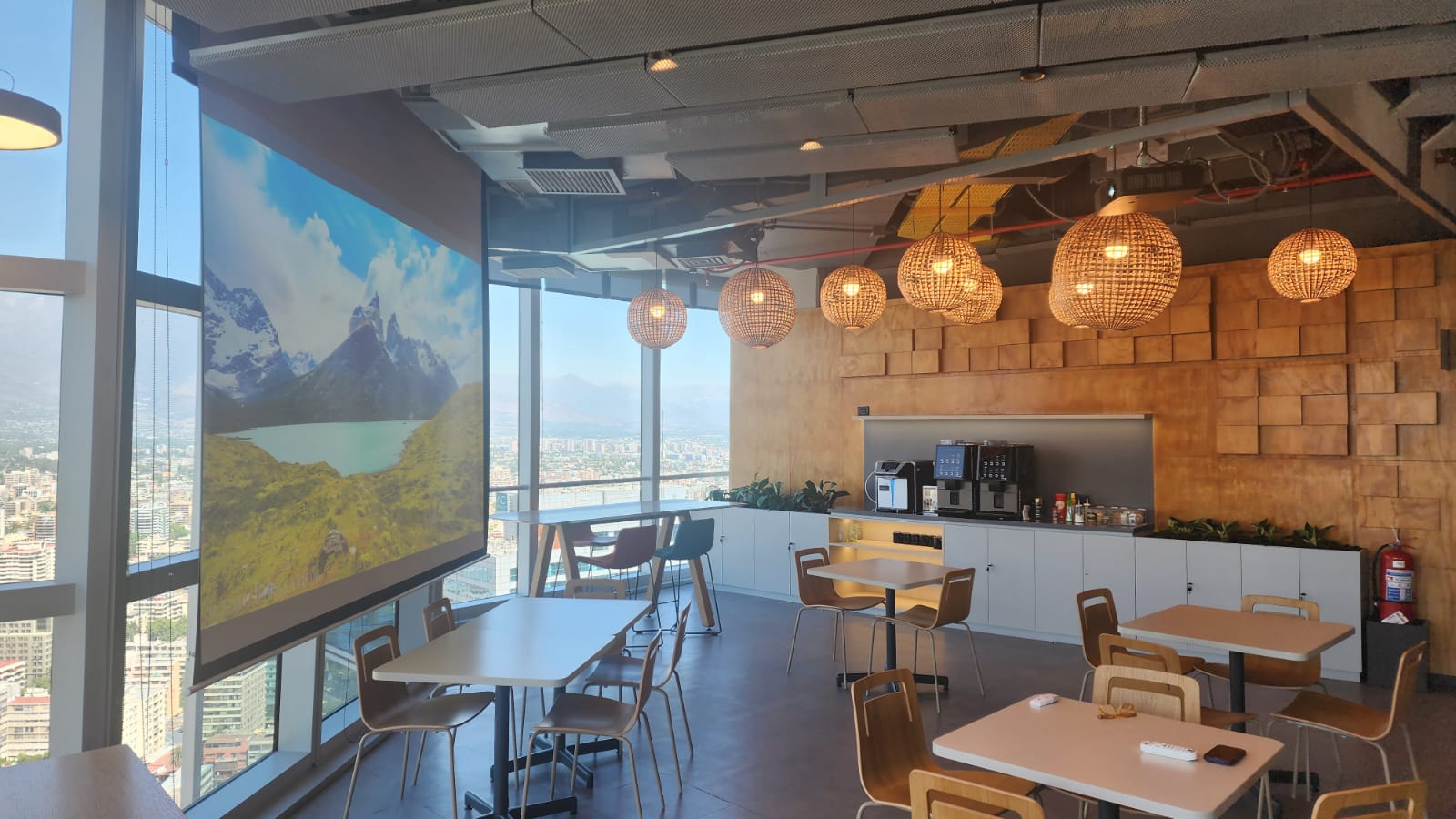 Amazon proyecto audiovisual por etapas videowall audio - Zona Cocina